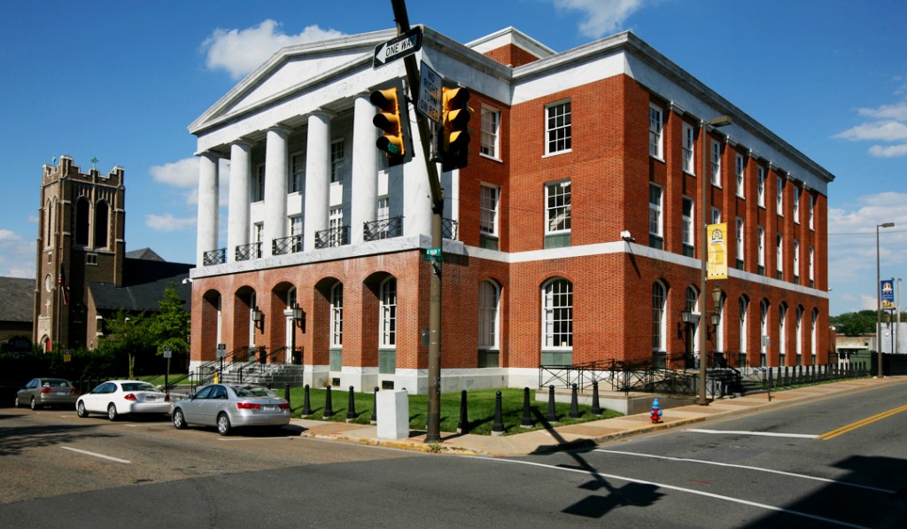 Photo of Harrisonburg court house