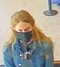Kaitlin Armstrong with face mask in airport