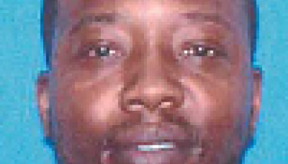 Face photo of male fugitive Daryl Lindsey