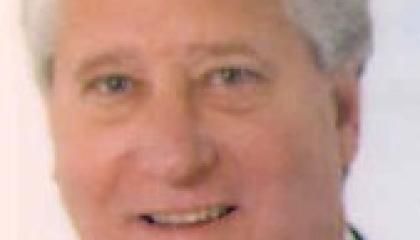 Face photo of male fugitive David K Harris